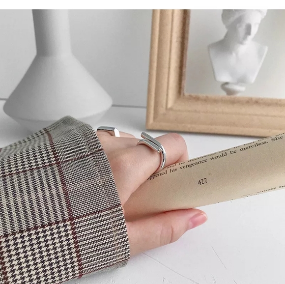 *NEW Glossy 18k White Gold Plated Adjustable Ring - Picture 12 of 16